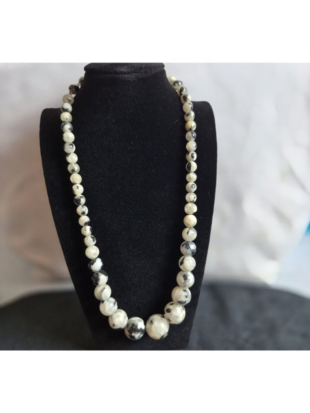 Vintage Japan Black White Marbled Plastic Bead Necklace Graduated 21" Hook Clasp